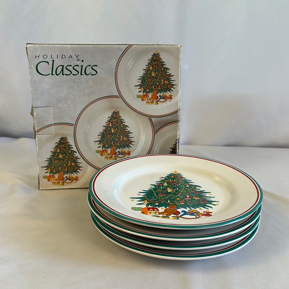 Signature Housewares Christmas Tree Salad Plates - set of 4